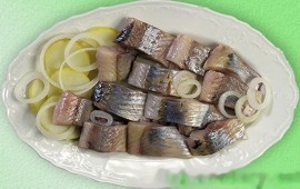 В Севастополе запретили готовить сельдь в масле 