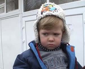 Чтобы не ходить на работу, мать специально простуживала сынишку, и уходила на больничный по уходу за ребенком 