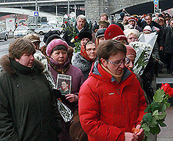 На похоронах Валентины Толкуновой люди устроили давку   