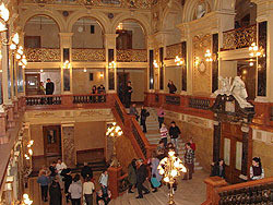 В Оперный чаще ходят туристы, а львовяне - в театр Заньковецкой и ТЮЗ 
