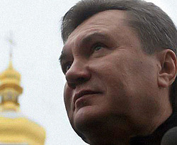 Янукович будет молить Бога, чтобы КС не распустил Раду 