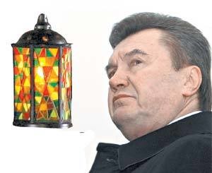 Благодатный огонь встретит Виктор Янукович [+ чем займутся политики на Пасху]