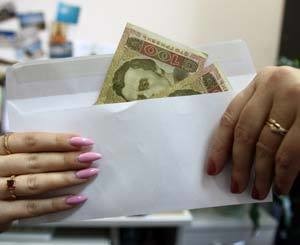 Налоговики начинают борьбу с зарплатами «в конвертах» 