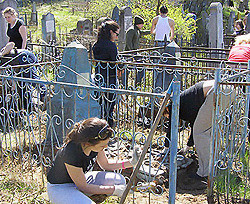 В Кировограде проштрафившихся будут посылать на кладбище 