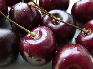 Черешни и орехи опасны для детей 