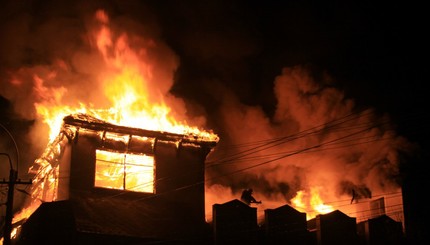 Пожар в Симферополе: полыхало здание на Пролетарской