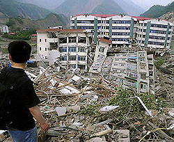 Число жертв землетрясения в Китая увеличилось до 617 человек  