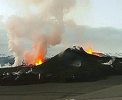 Похороны Качиньского могут перенести из-за извержения вулкана в Исландии 
