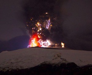 Вулкан в Исландии начал извергать электричество 