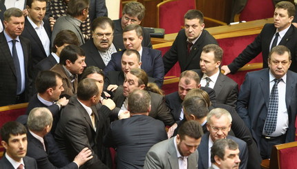 Последний день Рады: голосование за главу НБУ и демарш оппозиции