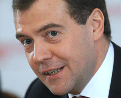 Медведев опаздывает на встречу к Януковичу  