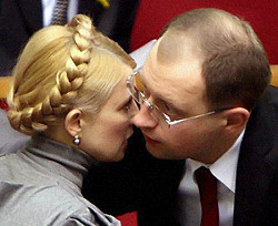 Тимошенко и Яценюк объединяются, чтобы расторгнуть договор Януковича и Медведева  