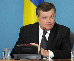 Министр иностранных дел Конастантин Грищенко заявил, что соглашение Украины и России относительно ЧФ является конституционным  