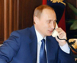 Путин по телефону поздравил Азарова с ратификацией договора по Черноморскому флоту  