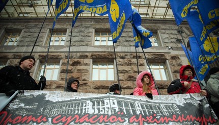 Сегодня под Киевсоветом протестовали защитники гостинного двора