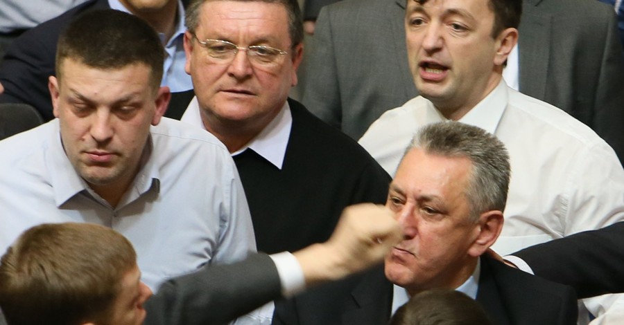 Рада на кулаках