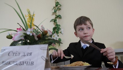 Девятилетний школьник Виталий Нечаев читает лекцию в Черкасском национальном университете