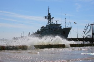 К берегам Керчи прибыли военные корабли  