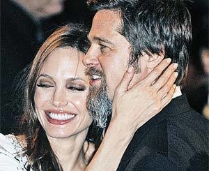 Анджелина Джоли сделала Питту предложение руки и сердца  
