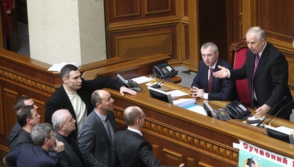 Народные депутаты сегодня провалили назначение выборов в Киеве