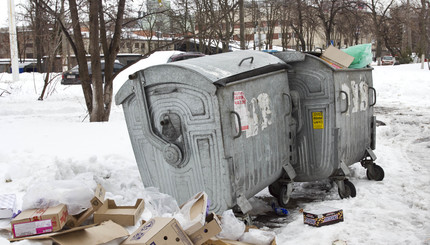 Киевкие дворы переполнены мусором