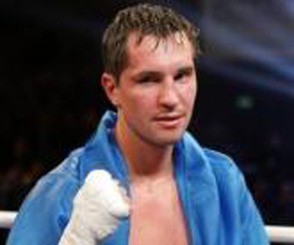 Украинец Сергей Дзинзирук защитил титул чемпиона мира по боксу, отправив в нокаут австралийца 