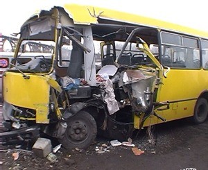 В Киеве столкнулись два «Богдана», набитые людьми: один автобус перевернулся  
