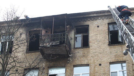 Сегодня в 09.00 загорелся 5-этажный дом на улице Большая Житомирская,13