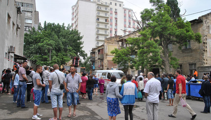 Как в Одессе спасали людей под завалами дома