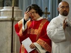 В Италии женщина впервые стала священником 