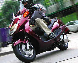 Подросток на скутере сбил ребенка и скрылся 