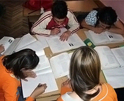 В Днепропетровске тесты по иностранному языку проверяют 92 учителя 