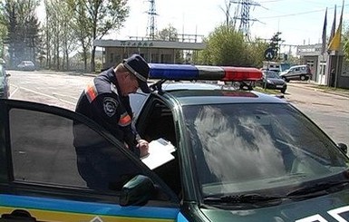 Киевская милиция ищет водителя, который сбил велосипедистку на Жулянском мосту