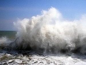 На Азовском море ожидается 8-бальный шторм. Пляжникам запретили плавать на матрасах