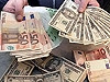Курс евро в Украине снизился  