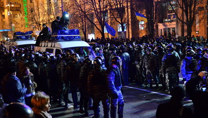Евромайдан перекрыл на время движение на Крещатике