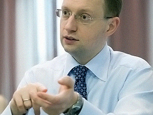 Яценюк предлагает повысить минимальную пенсию до 734 гривен
