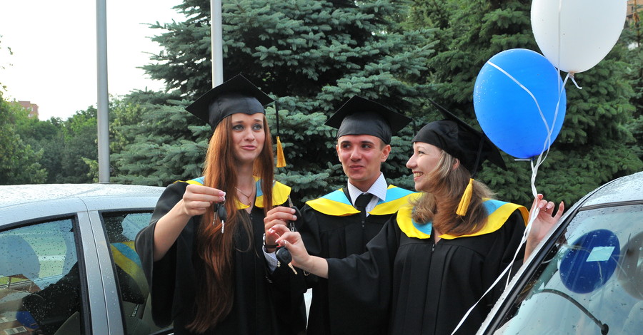 Лучших выпускников Донбасса наградили  машинами