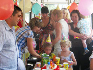 В Горловке пошли праздничные трамваи