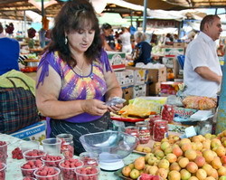 Фруктов и ягод на рынках в три раза меньше, чем прошлым летом 