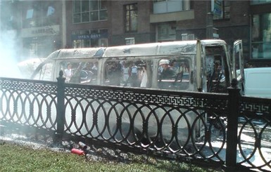 В центе Киева взорвался микроавтобус