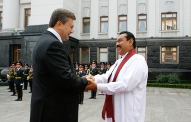 Янукович сорвал исполнение двух гимнов
