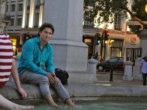 Александр Педан искупался в лондонском фонтане