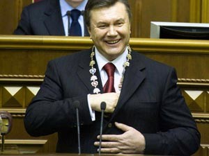 Янукович принес на встречу с милицией кокаин и марихуану