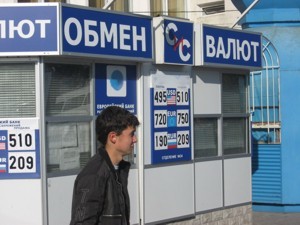 В Крыму туристам продолжают предлагать обменять валюту прямо в поезде 