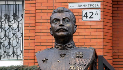 В Днепропетровске появился памятник Сталину
