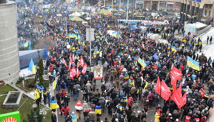 На Евромайдане в воскресенье прошел 200 тысячный митинг