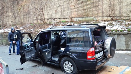 В Киеве грабители с топорами напали на водителя джипа