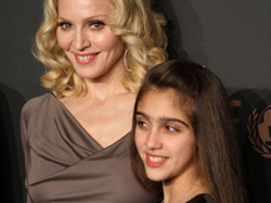 Мадонна с дочерью разрабатывает одежду