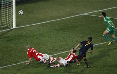  Испания победила Парагвай со счетом 1:0